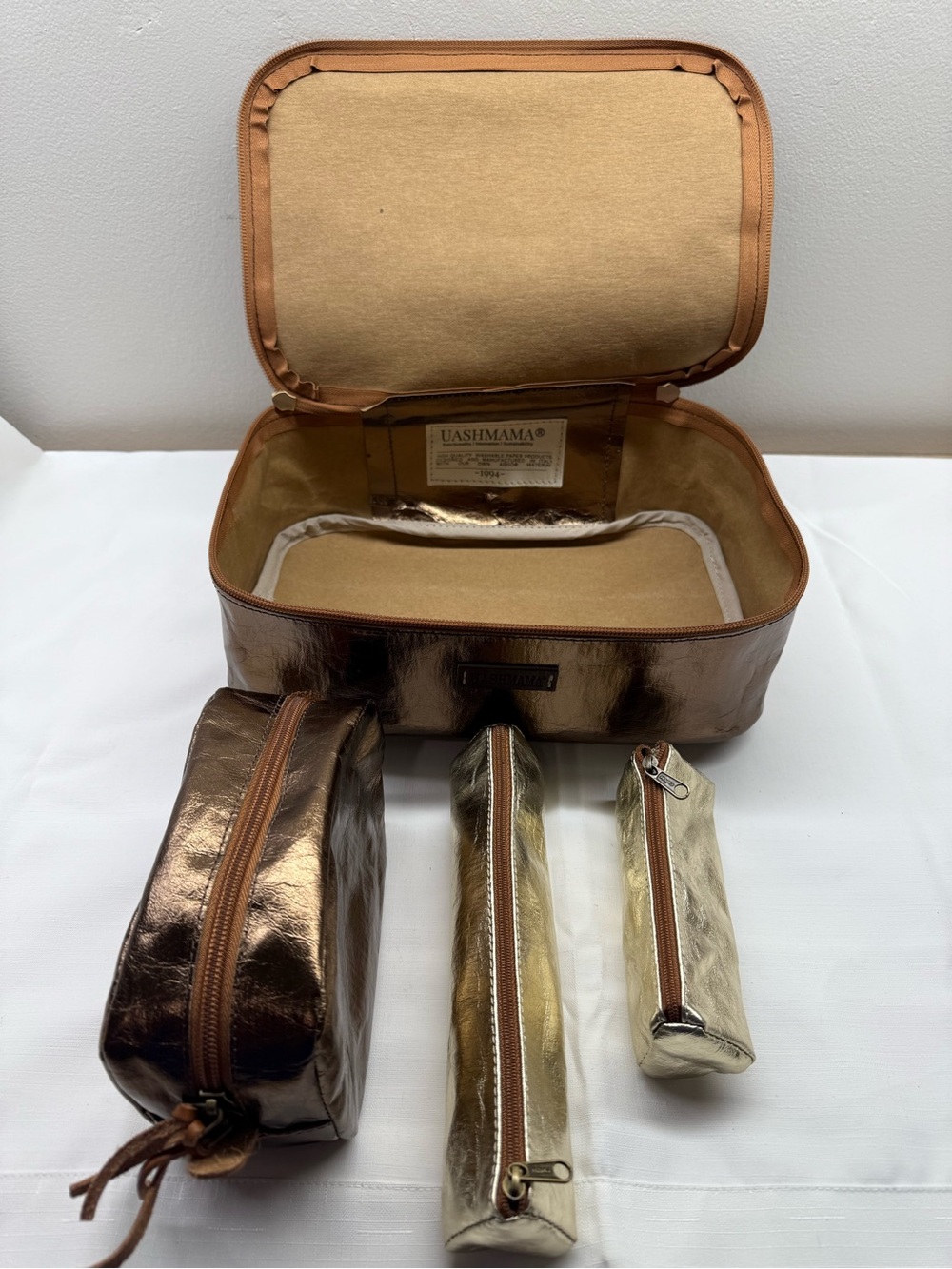 NEW Uashmama Lipari toiletry case. Plus, additional bags include included.